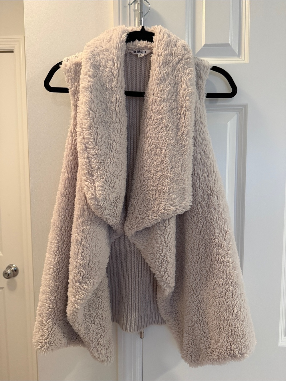 BB Dakota Plush Faux-Shearling Vest in Light Beige Size L
